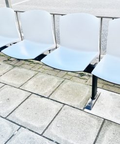 connected_chairs_1